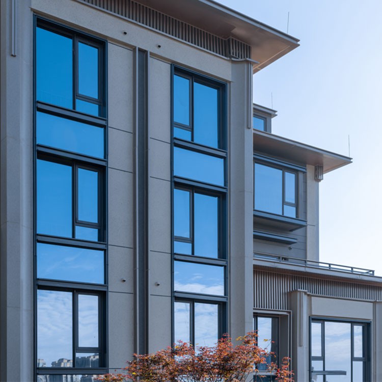 ผนังด้านหน้าผนังหน้าต่าง